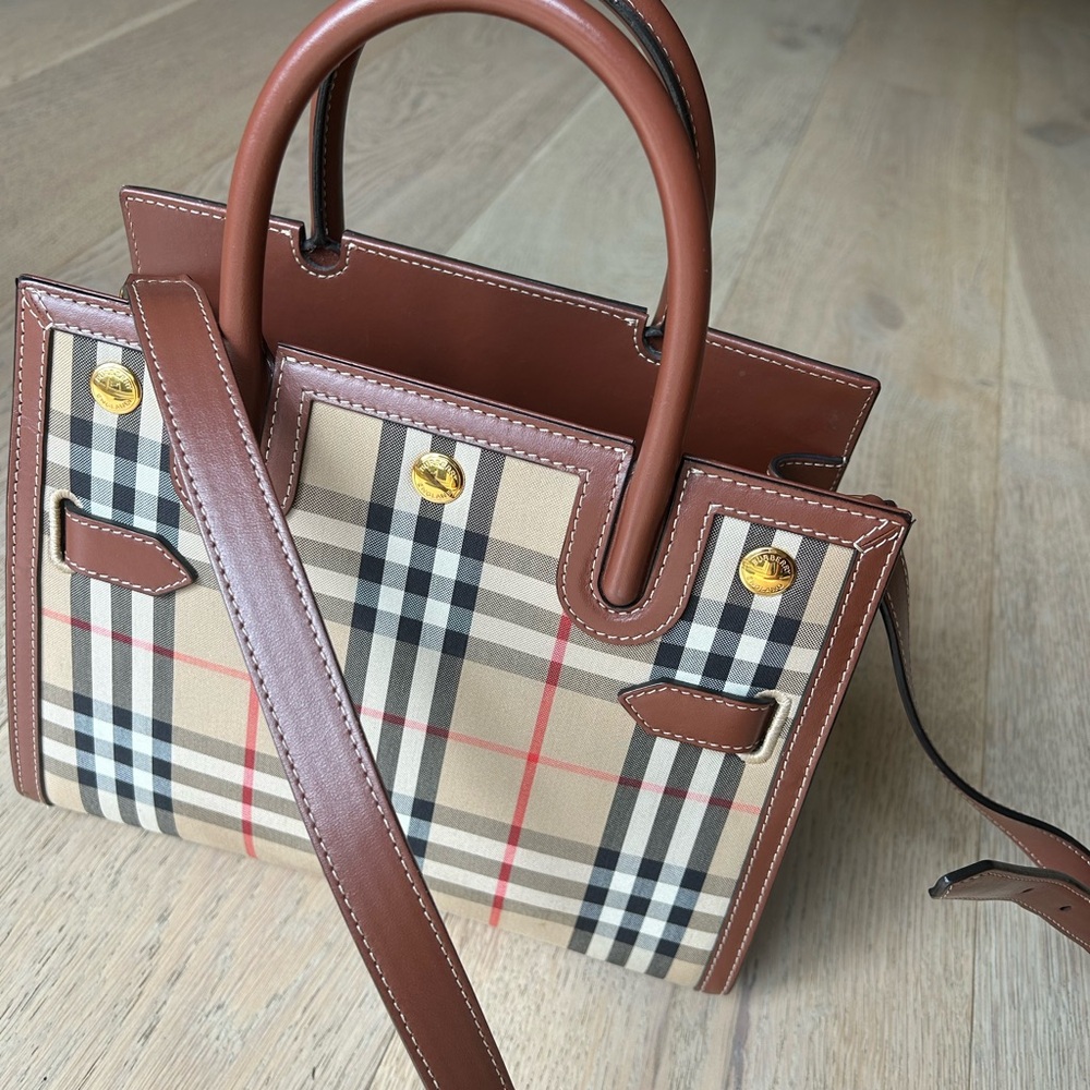 BURBERRY classic double handlebar bag. Excellent condition!